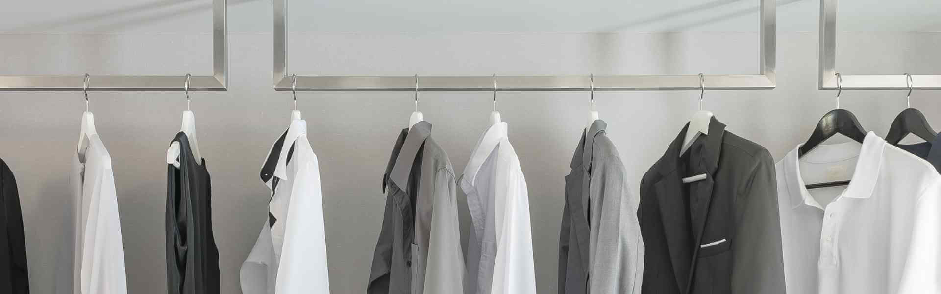 Garderoben U-Bügel unter Regalboden Fachboden montiert